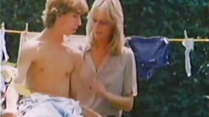 Rambut pirang menyebalkan dan mengambil kontol bokef jepang hot anal, doggy-style